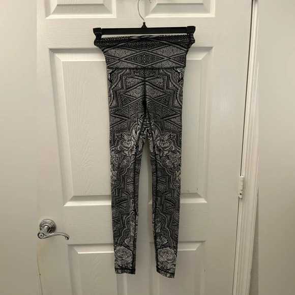Lululemon Wunder Under Hi-Rise Tight *28" - Picture 4 of 7